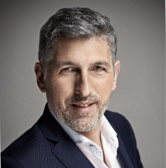 Gustavo Otero presentando el Curso de Finanzas de empresas en Scalabl